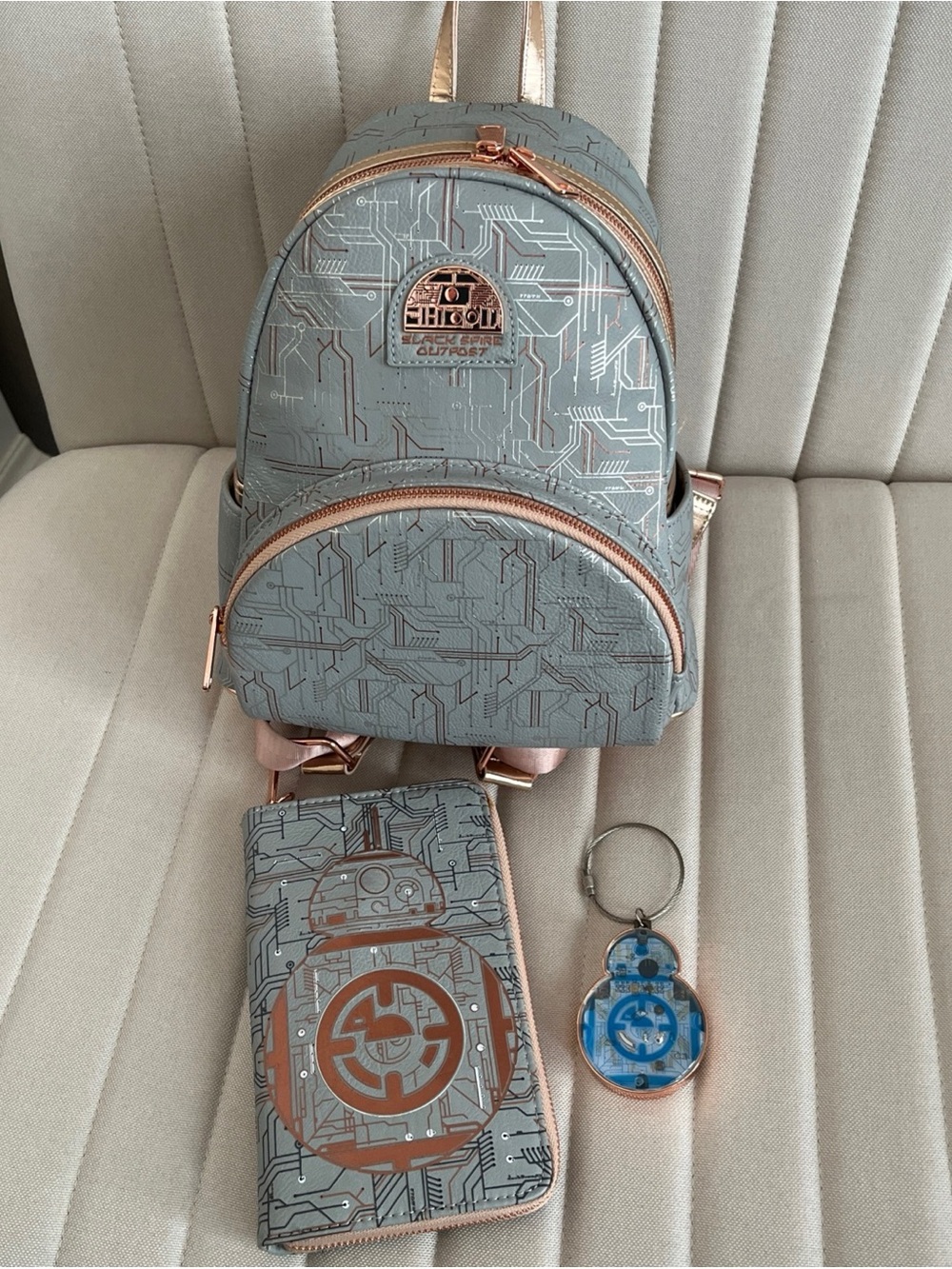 Disney parks Gray & Rose Gold droid depot Backpack phone card case key ring Set